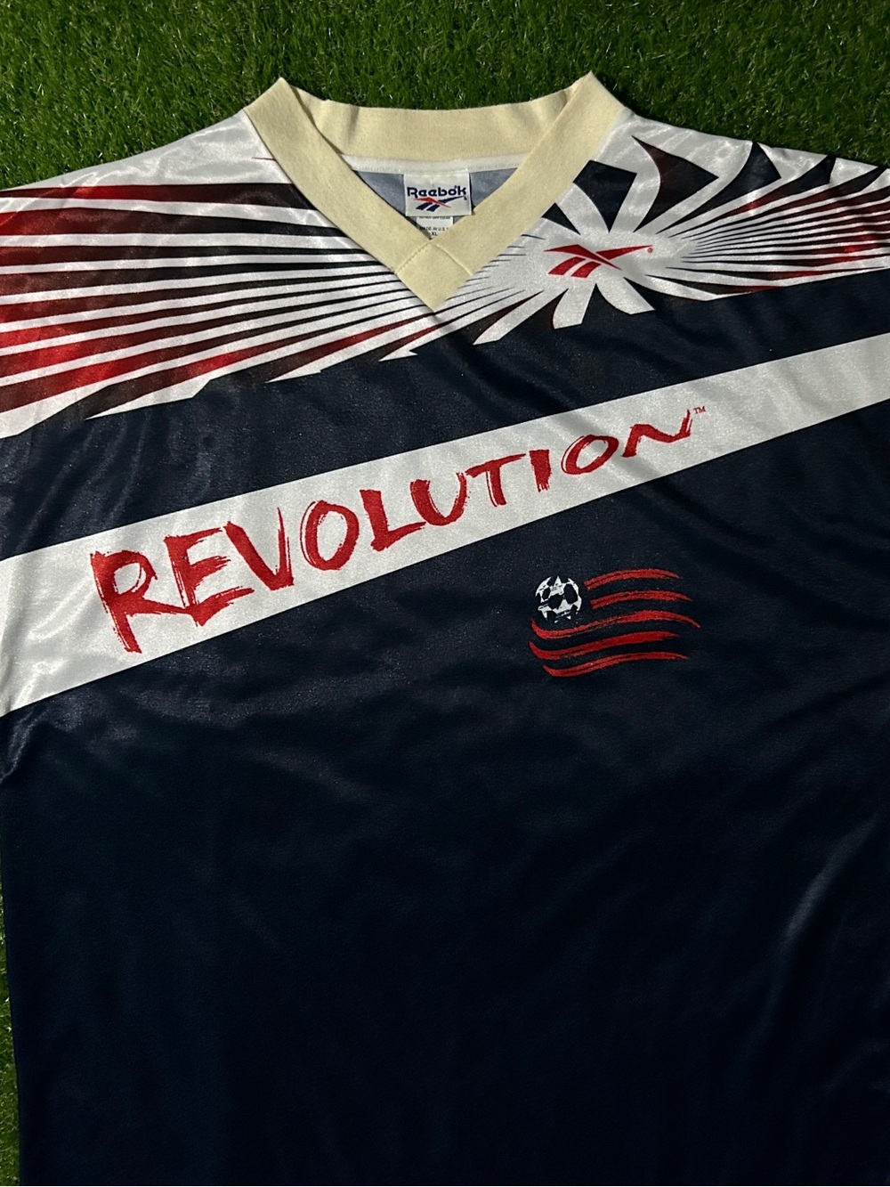 Mens vintage 1996 New England Revolution soccer jersey XL 32 x 26